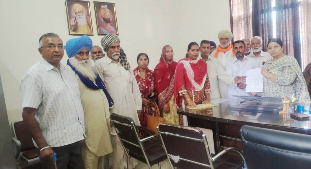ਪੇਂਡੂ ਮਜਦੂਰ ਯੂਨੀਅਨ ਨੇ ਸੌਂਪਿਆ ਬੀ ਡੀ ਪੀ ਓ ਨਵਾਂਸ਼ਹਿਰ ਨੂੰ ਮੰਗ ਪੱਤਰ 